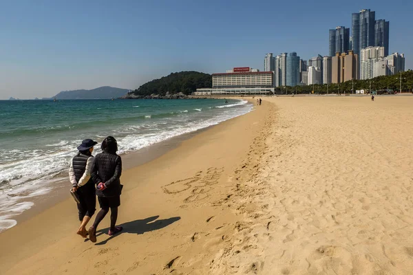 Busan Korea Południowa Kwietnia 2019 Ludzie Relaksujący Się Bawiący Plaży — Zdjęcie stockowe