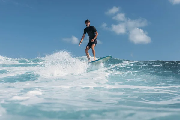 Surfing — Stockfoto