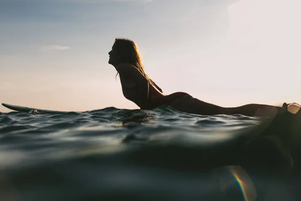 Серфинг — стоковое фото