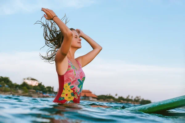 Readjusting wet hair — Stock Photo