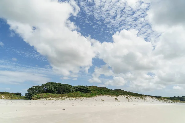 Ciel avec nuages — Photo de stock