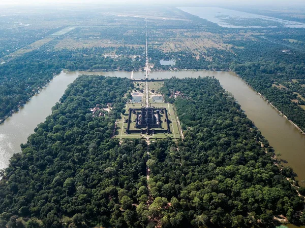 Angkor wat Tapınağı bir dron, ile DJI indeks işlem mavic pro, Kamboçya Tapınak, yağmur ormanı ile atış yukarıdan, 