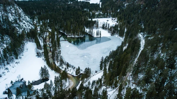 Avusturya dağ, göl donmuş sefer kış güzel Kış Doğa, bir dron, Avusturya Alplerinde vurdu, 