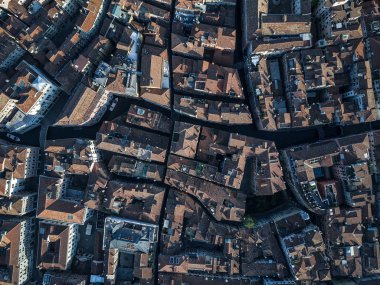Venedik İtalya 'nın çatısında, güzel bir şehrin güzel dji mavic drone görüntüsü, sıcak görüntü, aşağı doğru çekim