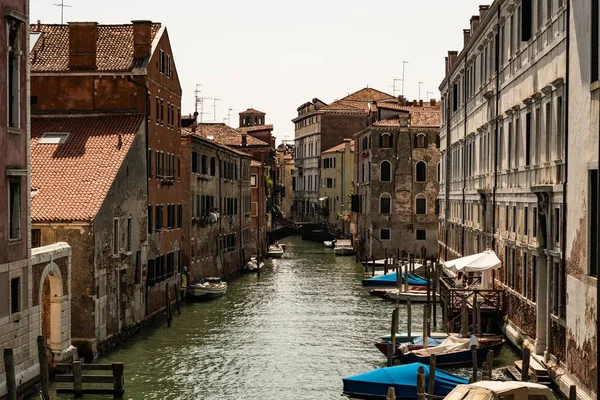 Водные Пути Венеции Маленькие Лодки Дома Венеции Италия — стоковое фото