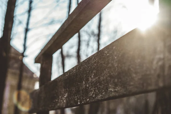 Sole Splendente Attraverso Recinzione Ponte Legno Nella Foresta Dell Austria — Foto Stock