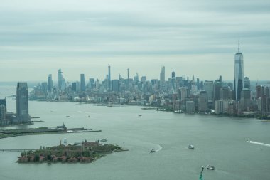 Özgürlük Anıtı hava manzaralı, New York Özgürlük Heykeli yukarıdan görünüyor.
