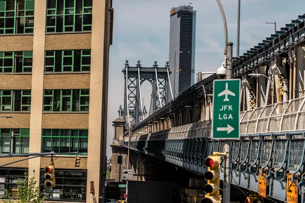 View One Towers Manhattan Bridge Streets Dumbo District Brooklyn Nyc — Stock Photo, Image