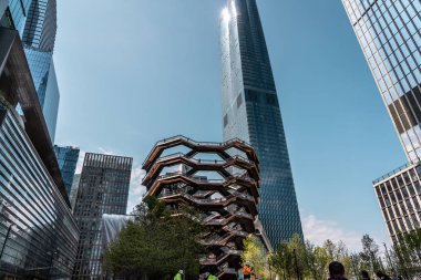 Hudson Yards 'daki Kamu Meydanı ve Bahçeleri' nin en önemli parçası olan Vessel, Manhattan 'ın Batı Yakası' nda açıldı.