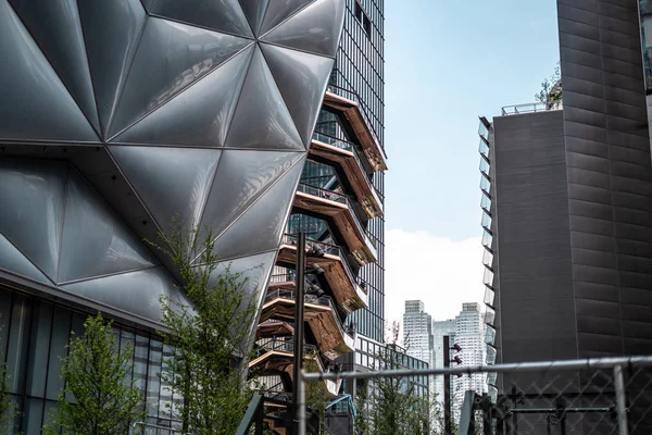 Hudson Yards 'daki Kamu Meydanı ve Bahçeleri' nin en önemli parçası olan Vessel, Manhattan 'ın Batı Yakası' nda açıldı.