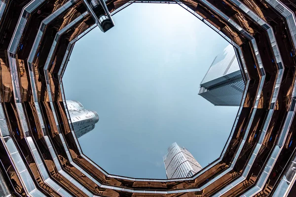 Hudson Yards 'daki Kamu Meydanı ve Bahçeleri' nin en önemli parçası olan Vessel, Manhattan 'ın Batı Yakası' nda açıldı.