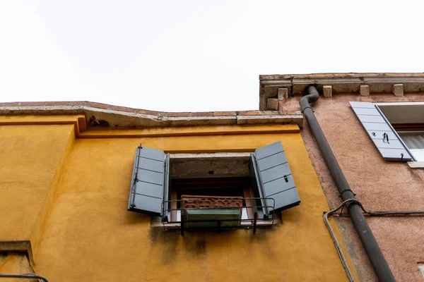 Increíble arquitectura de Venecia Italia Europa. paseando por las calles de Venecia Italia. impresionante arquitectura en Venecia — Foto de Stock