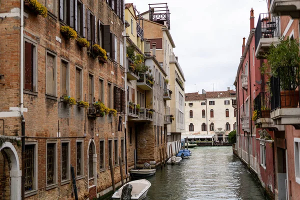Increíble arquitectura de Venecia Italia Europa. paseando por las calles de Venecia Italia. impresionante arquitectura en Venecia — Foto de Stock