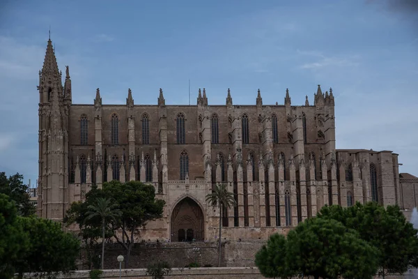 Kathedralen-La Seu, Palácio Real, La Almudaina em Palma de Maiorca, lugares conhecidos em Palma de Maiorca , — Fotografia de Stock