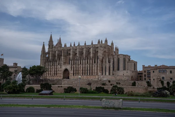 Kathedralen-La Seu, Royal Palace, La Almudaina in Palma de Mallorca, known places in Palma de Mallorca, — стокове фото
