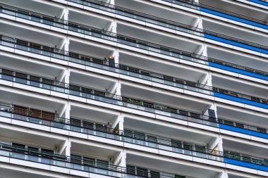 Berlin Almanya 'sında rastgele bir binanın, Berlin Almanya' nın mimarisinin, bir şehirde inanılmaz binaların yakın çekimi.