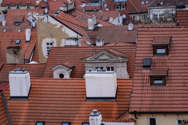 Sopra la cima di Praga, incredibile fotografia di tetti nella città di Praga Repubblica Ceca — Foto Stock