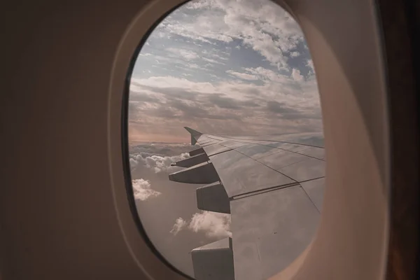 Looking outside an airplane window — Stok fotoğraf