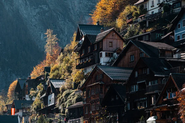 Παραδοσιακά Παλιά Σπίτια Στην Hallstatt Όμορφη Φθινοπωρινή Θέα Του Χάλστατ Φωτογραφία Αρχείου