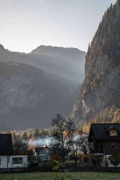 Őszi Naplemente Gyönyörű Hegyeken Hallstatt Ausztria Hegyi Táj Naplemente — Stock Fotó