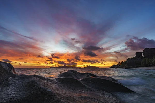 Sunset at paradise beach,anse source d'argent,la digue,seychelle — Stock Photo, Image
