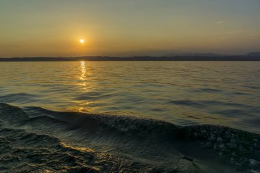 Garda Gölü 1 üzerinde güzel gün batımı