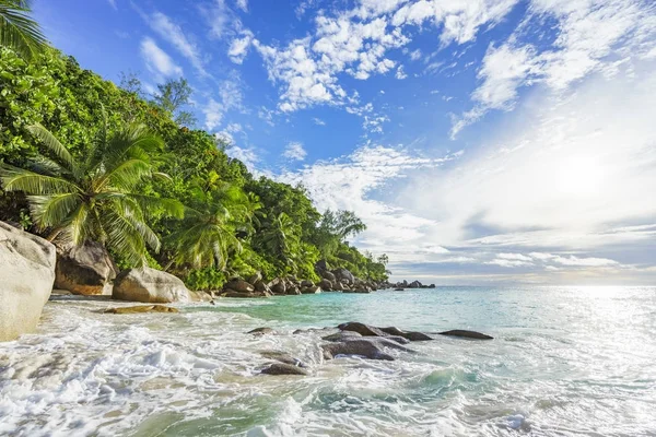 Dia ensolarado no paraíso praia anse georgette, praslin seychelles 39 — Fotografia de Stock