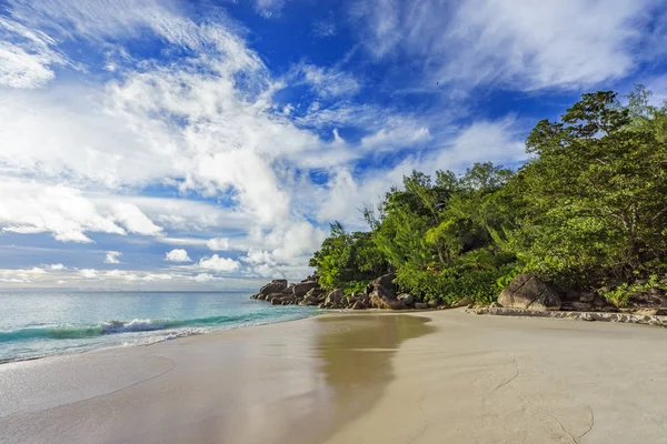 Día soleado en el paraíso playa anse georgette, praslin seychelles 53 — Foto de Stock