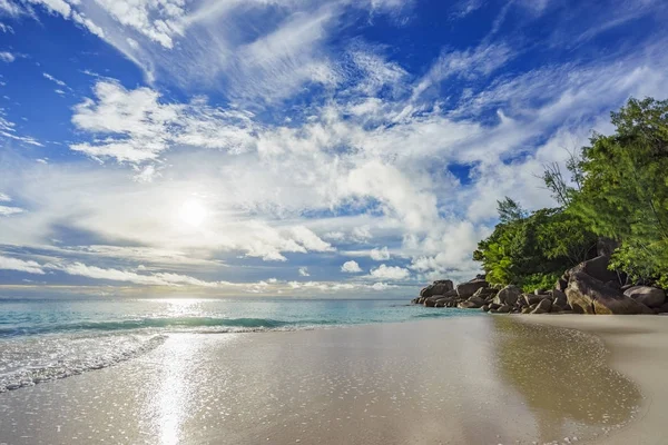 Sunny day on paradise beach anse georgette,praslin seychelles 55 — Stock Photo, Image