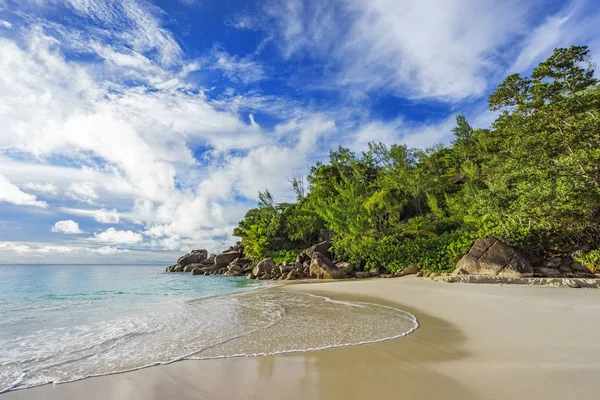 Sunny day on paradise beach anse georgette,praslin seychelles 56 — Stock Photo, Image