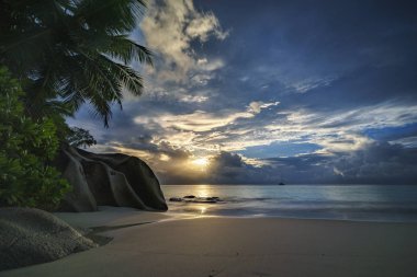 Cennet plaj anse georgette, praslin, Seyşeller on Sunset 