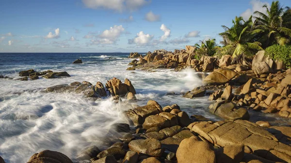 Golden granite rocks on the seychelles 4 — Stock Photo, Image