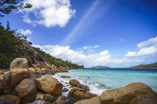 Mnoho žulových skal na pobřeží na Seychelách 15 — Stock fotografie