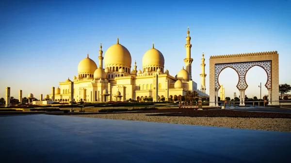 Mezquita Sheikh Zayed en Abu Dhabi 15 —  Fotos de Stock