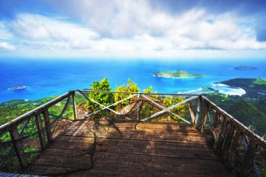 Plattform Mahé Seyşel Adaları üzerinde yüksekliği ile ilgilenen