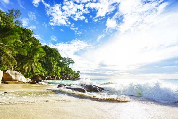 Dia ensolarado no paraíso praia anse georgette, praslin seychelles 35 — Fotografia de Stock