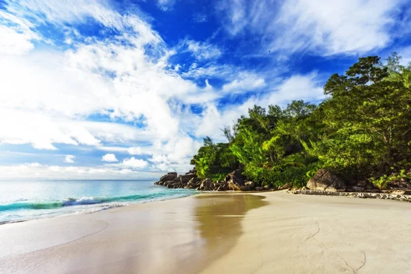 Slunečný den na paradise pláž anse georgette, praslin seychelles 53 — Stock fotografie