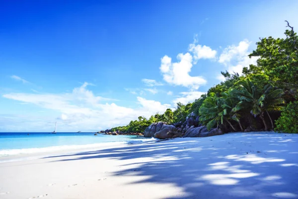 Magnifique plage paradisiaque à l'anse lazio, praslin, seychelles 4 — Photo