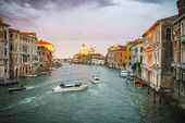 Blick von der Ponte dell Accademia auf den Canal Grande in Venedig 