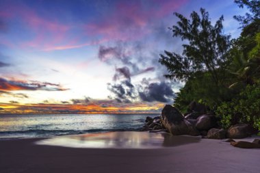 Muhteşem romantik mor günbatımı anse georgette, praslin, s