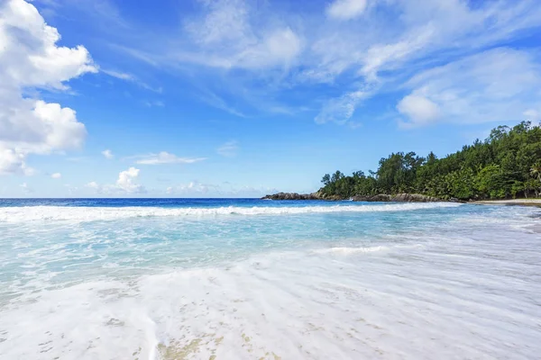 Krásná rajská pláž v zálivu, policie Seychely 38 — Stock fotografie