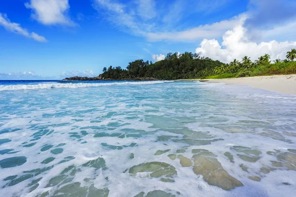 Krásná rajská pláž v zálivu, policie Seychely 8 — Stock fotografie