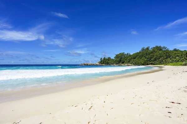 Krásné divoké lonely beach policie bay, Seychely 30 — Stock fotografie