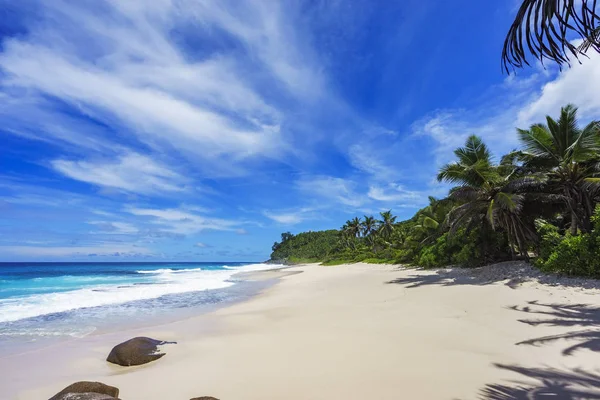 Bela Praia Paradisíaca Anse Bazarca Mahe Areia Branca Água Azul — Fotografia de Stock