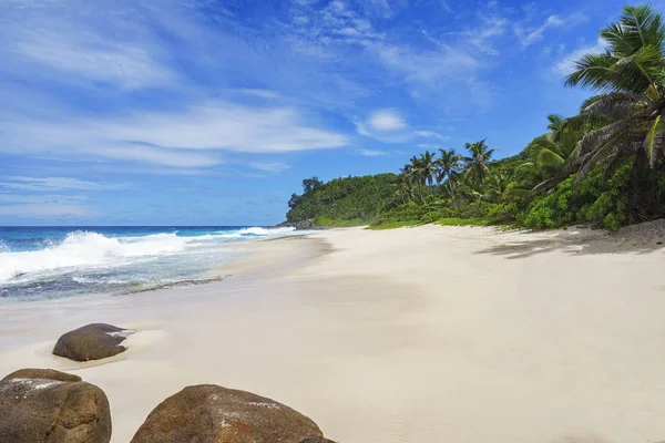 Bela Praia Paradisíaca Anse Bazarca Mahe Areia Branca Água Azul — Fotografia de Stock