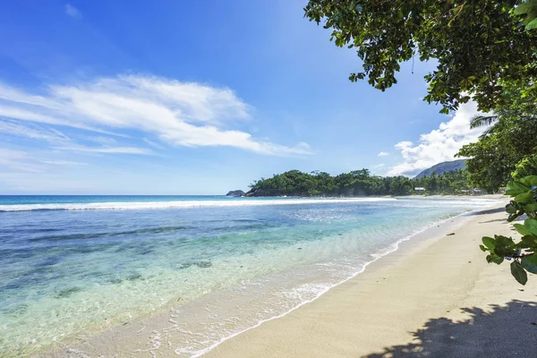 Agua Turquesa Arena Blanca Hermosa Playa Tropical Anse Barbarones — Foto de Stock