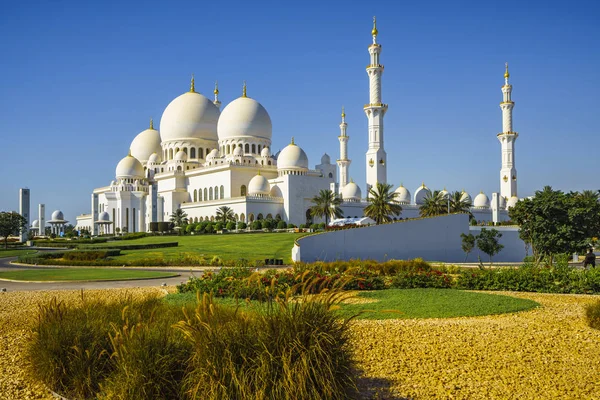 Imponente mezquita Sheikh Zayed en Abu Dhabi 4 —  Fotos de Stock