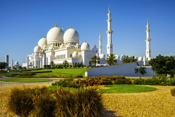Imponente mezquita Sheikh Zayed en Abu Dhabi 3 —  Fotos de Stock