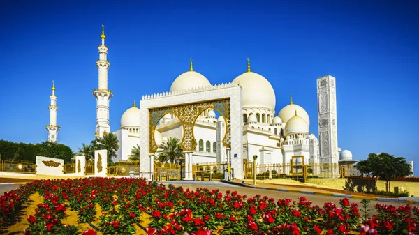 Imponente mezquita Sheikh Zayed en Abu Dhabi 16 — Foto de Stock