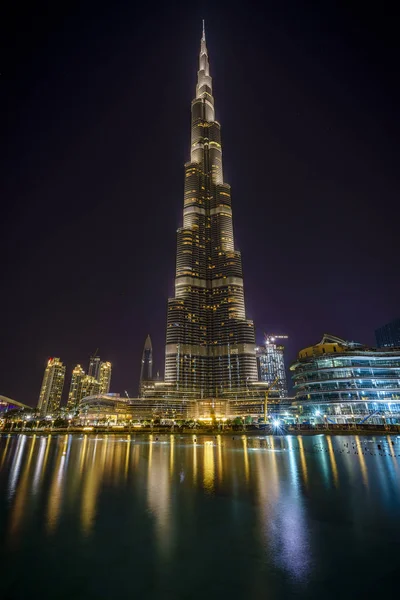 Mrakodrap Burdž Chalífa v Dubaji v noci — Stock fotografie